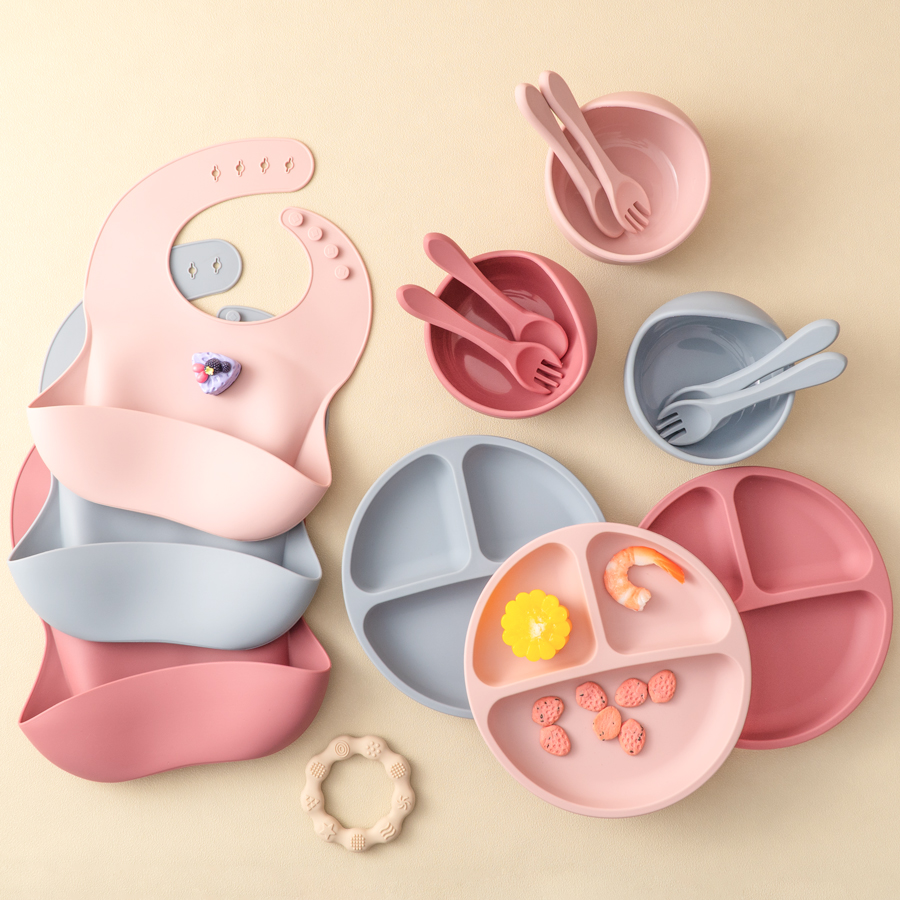 Baby Food Menu - 5 個ベビーシリコーン給餌セットラウンドダイニングプレート吸盤ボウル食器子供のためのベビー防水よだれかけスプーン子供の食器