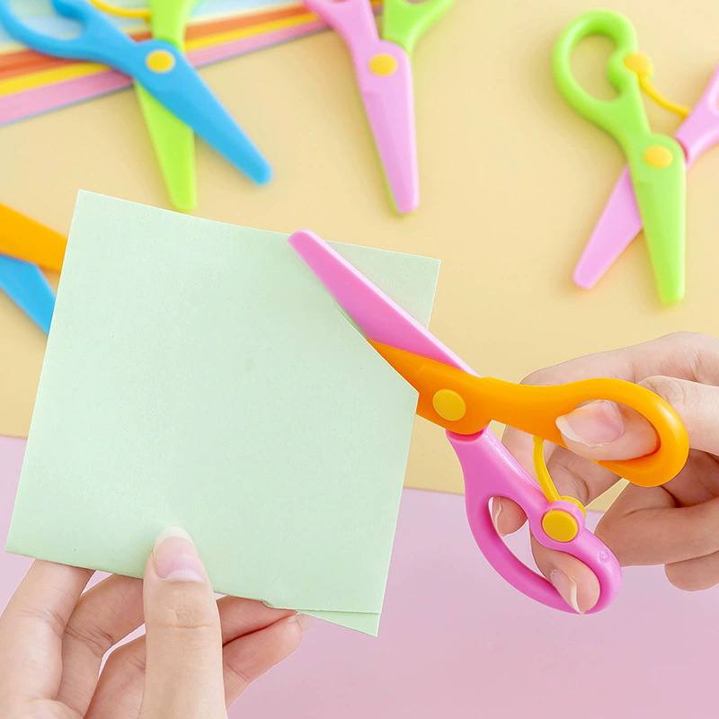 プラスチックはさみダブルカラースプライシング手作り DIY  - Baby Food Scissors のレビューと価格